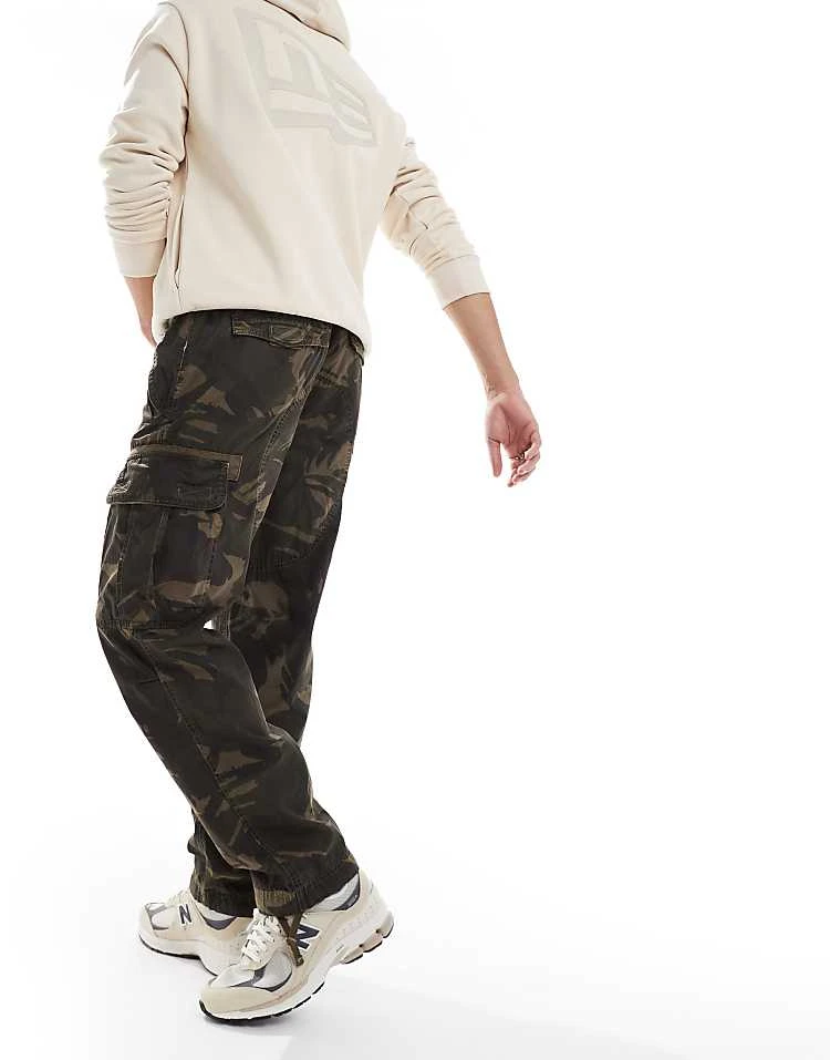 Superdry Baggy Parachute Pants In Para Camo For Men 8 Superdry Baggy Parachute Pants In Para Camo For Men - Image 6