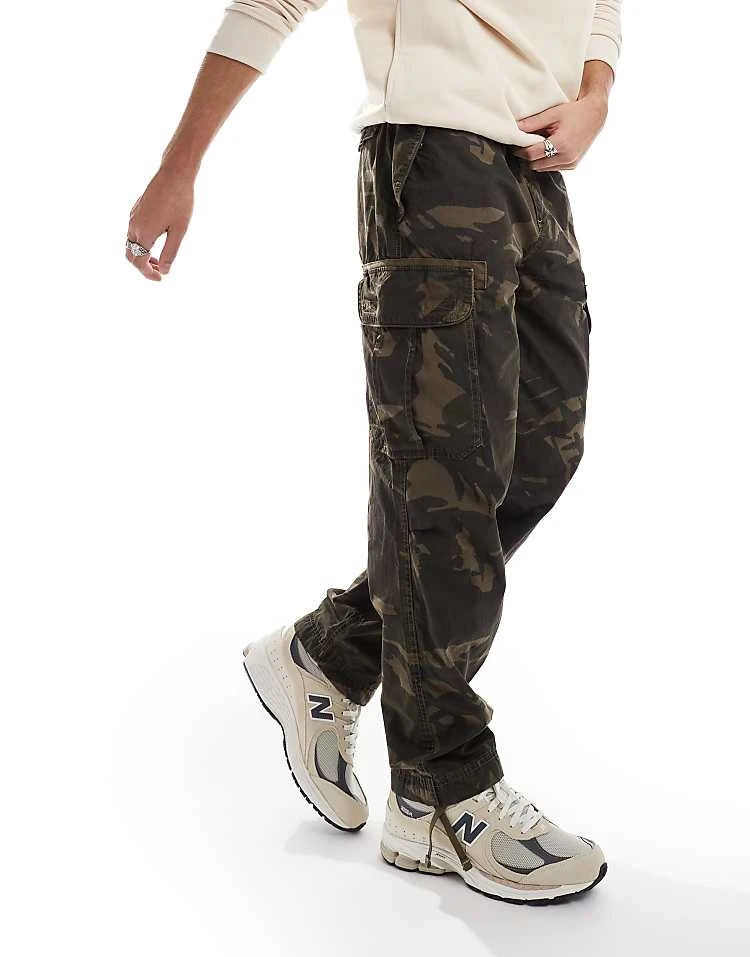 Superdry Baggy Parachute Pants In Para Camo For Men 7 Superdry Baggy Parachute Pants In Para Camo For Men - Image 5